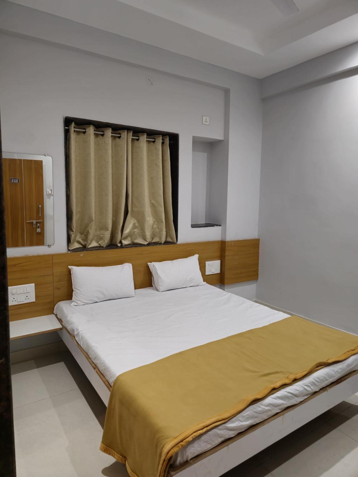 Vivanta Inn Lodge, Solapur Sholapur Exterior foto